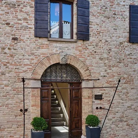 Hotel Palazzo Viviani - Castello Di Montegridolfo