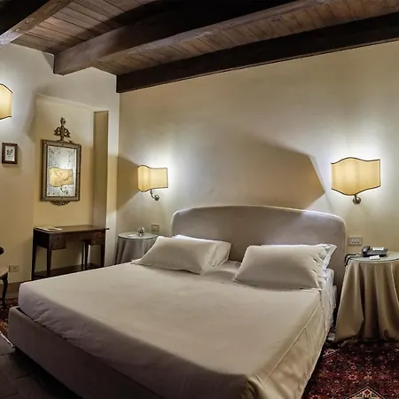 Hotel Palazzo Viviani - Castello Di Montegridolfo
