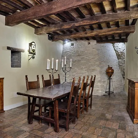 Hotel Palazzo Viviani - Castello Di Montegridolfo