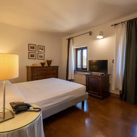 Hotel Palazzo Viviani - Castello Di Montegridolfo
