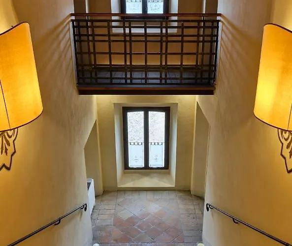 Hotel Palazzo Viviani - Castello Di 4*