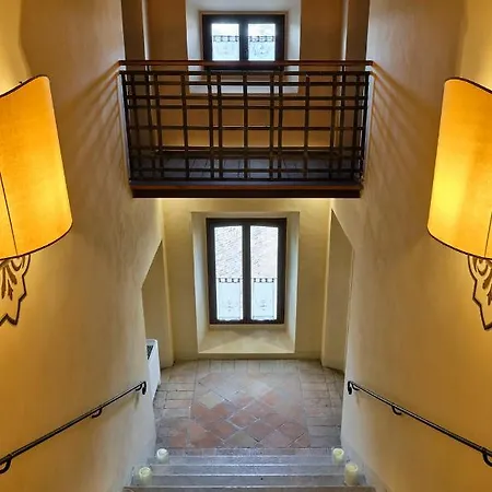 Ξενοδοχείο Palazzo Viviani - Castello Di 4*