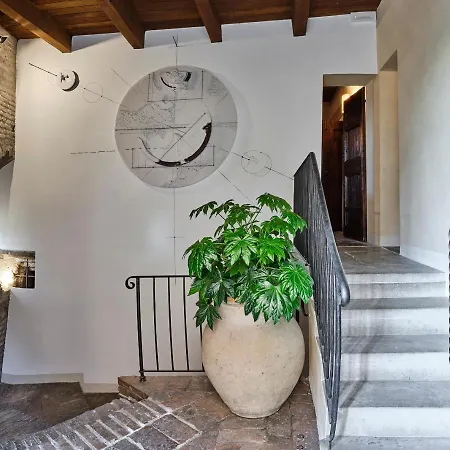 Ξενοδοχείο Palazzo Viviani Castello Di Montegridolfo