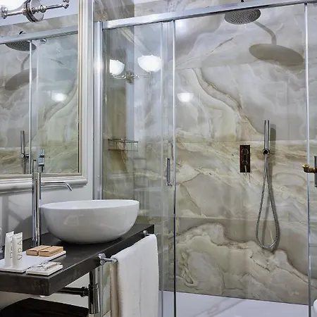 Hotel Palazzo Viviani - Castello Di 4*