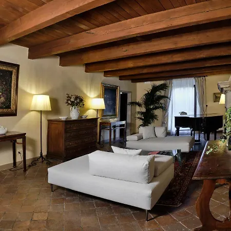 Palazzo Viviani Castello Di Ξενοδοχείο