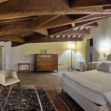 Ξενοδοχείο Palazzo Viviani Castello Di 4*