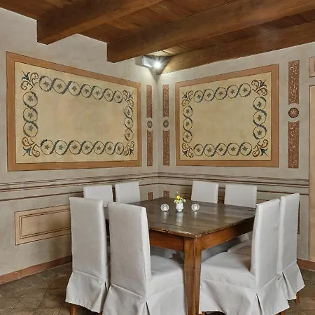 Palazzo Viviani - Castello Di 4* Montegridolfo