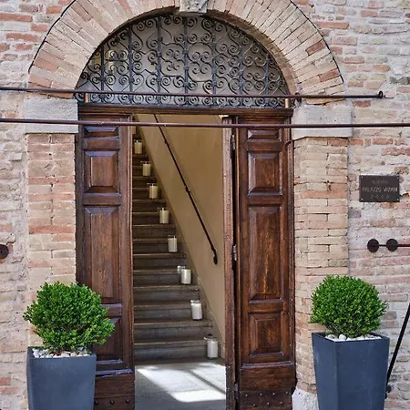 Ξενοδοχείο Palazzo Viviani - Castello Di 4*