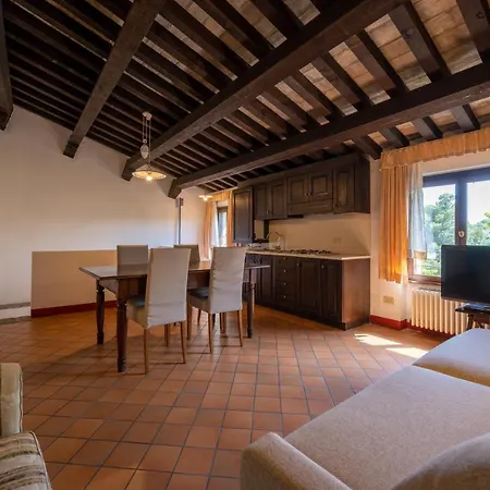 Ξενοδοχείο Palazzo Viviani - Castello Di 4*