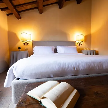 Ξενοδοχείο Palazzo Viviani Castello Di 4*