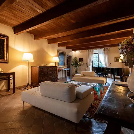 Ξενοδοχείο Palazzo Viviani Castello Di 4*
