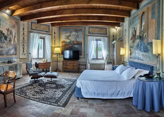 Palazzo Viviani - Castello Di ホテル 4*