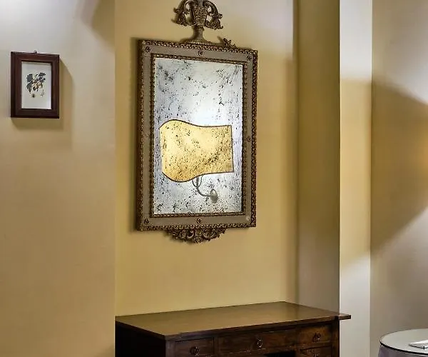 Palazzo Viviani - Castello Di ホテル 4*