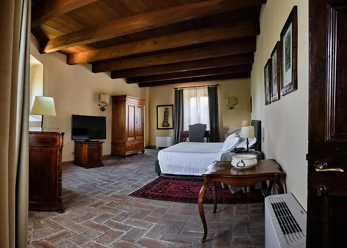 Palazzo Viviani - Castello Di 4* Montegridolfo