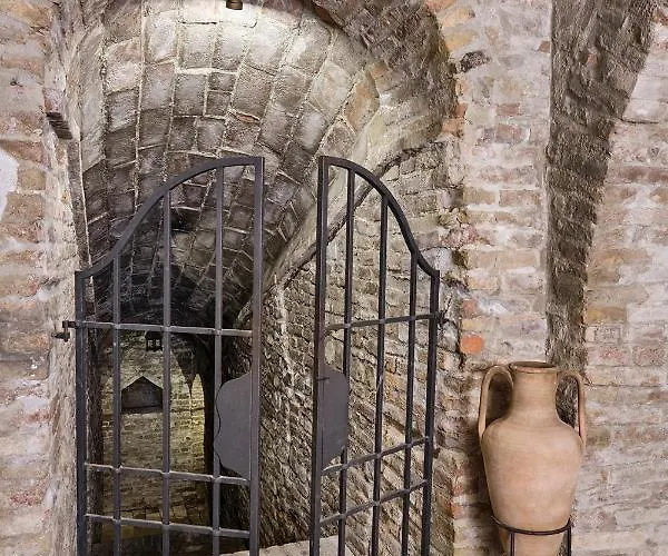 Palazzo Viviani - Castello Di Otel Montegridolfo