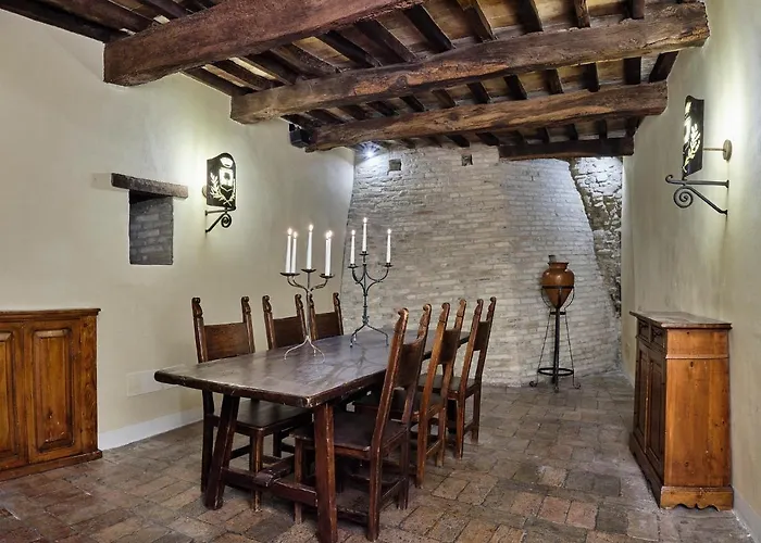 Otel Palazzo Viviani - Castello Di Montegridolfo