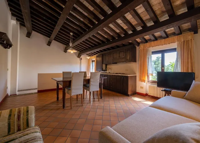 ホテル Palazzo Viviani - Castello Di 4*